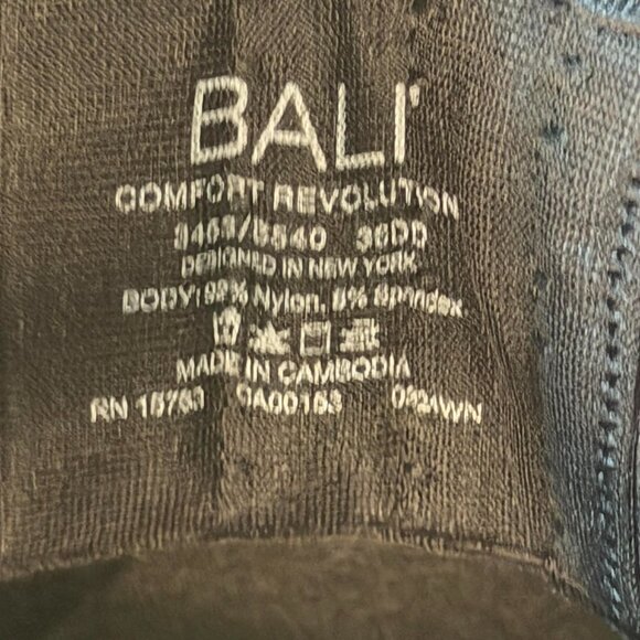 TWO Beauty by Bali Comfort Revolution Foam Wirefree Bras 36DD 1 Black & 1 White - Picture 10 of 14